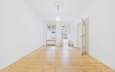 Zimmer Mit Dem Balkon