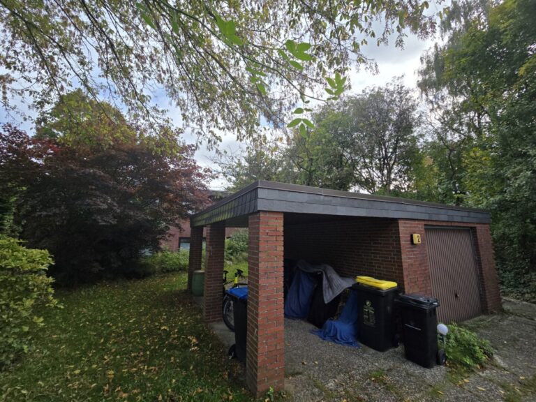 Garage/Carport
