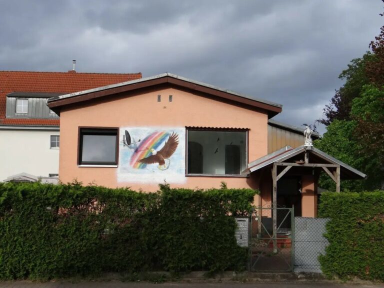 obere Wohnung mit Eingang