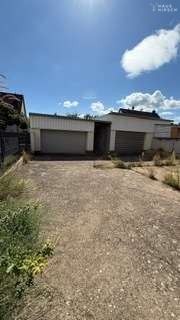 mehr als nur Garagen - große Hallen