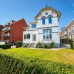 Haus- Und Grundstück