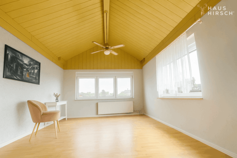 Wohnzimmer OG/ im Renovierungszustand