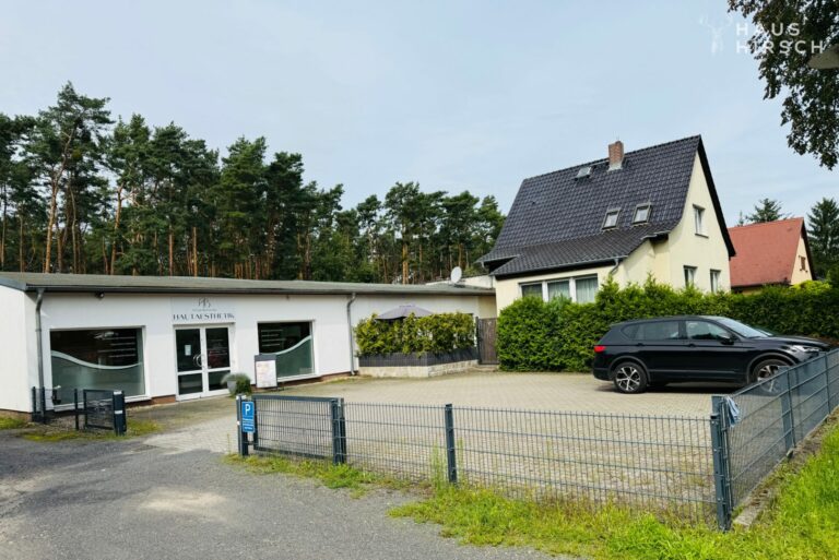 Gewerbeeinheit mit Parkplatz, Wohnung und EFH