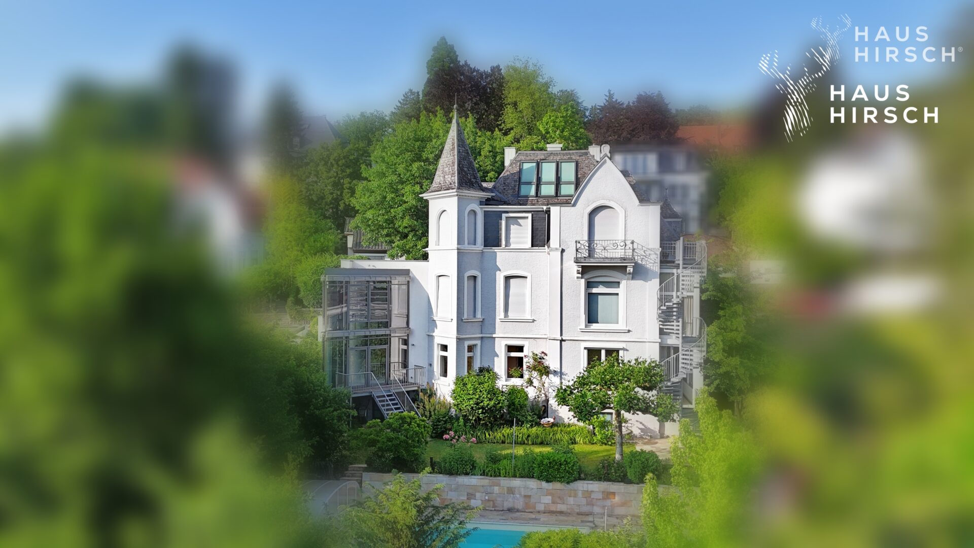 Außenansicht Villa (Hangseite)