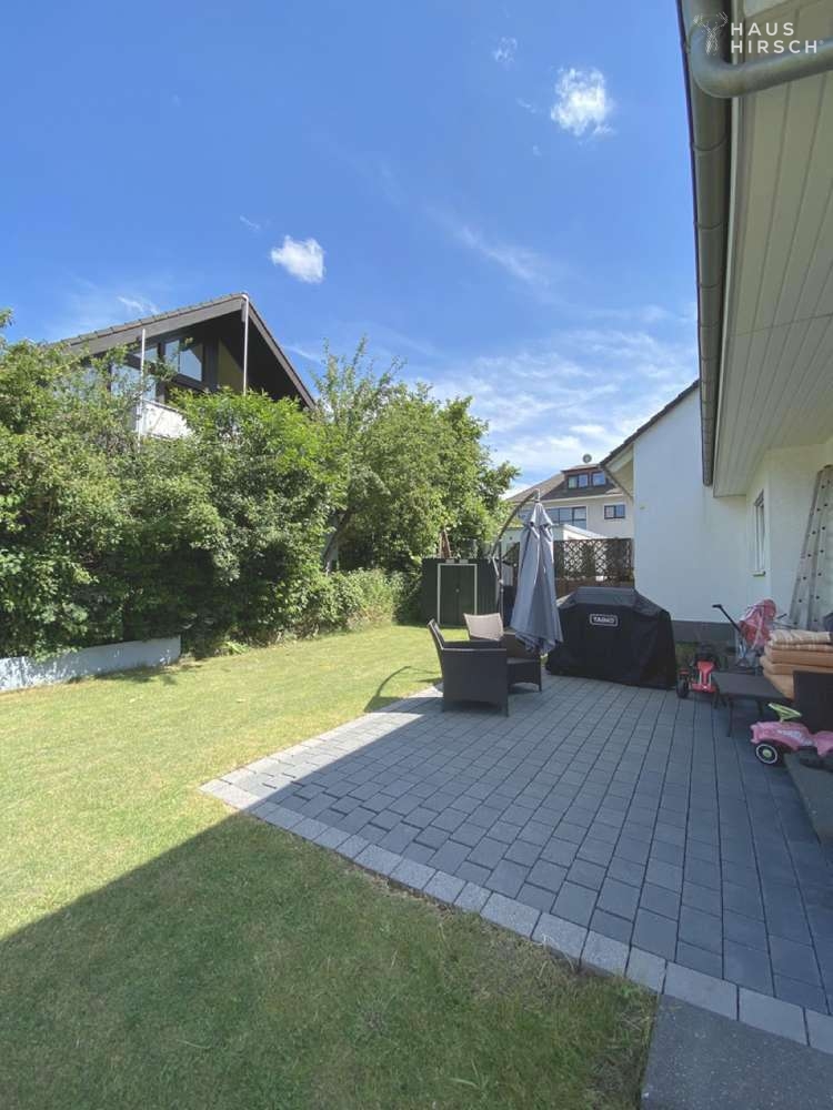 Terrasse / hinter dem Haus