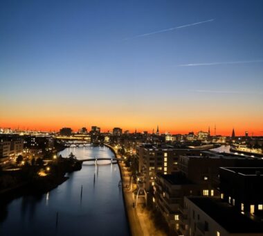 Fantastischer Blick Über Elbe, Elphi Und Die Hh-City - (Ki Generiert)