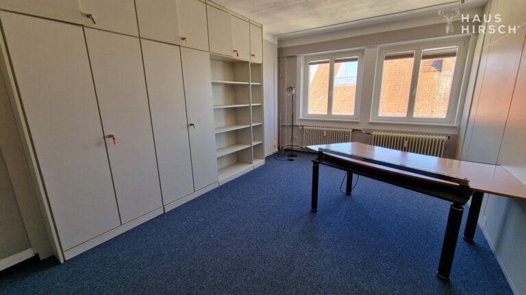 Großes Zimmer 1100 € Warm