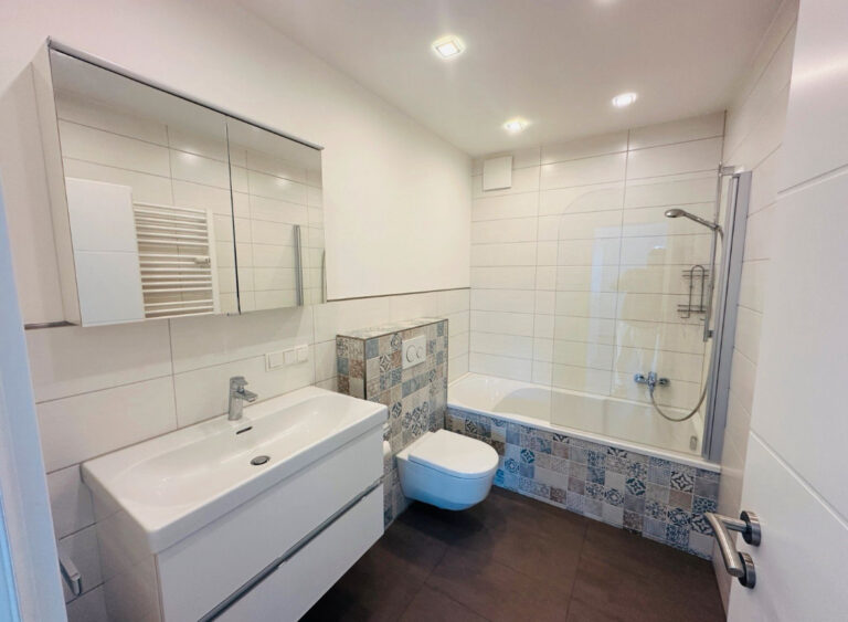 Bad mit Badewanne