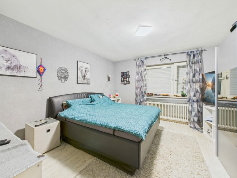 Schlafzimmer 1