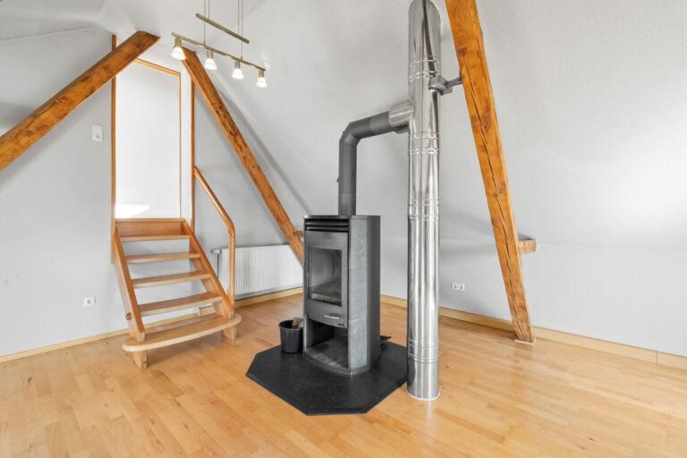 Gemütliches Wohnzimmer mit Schwedenofen