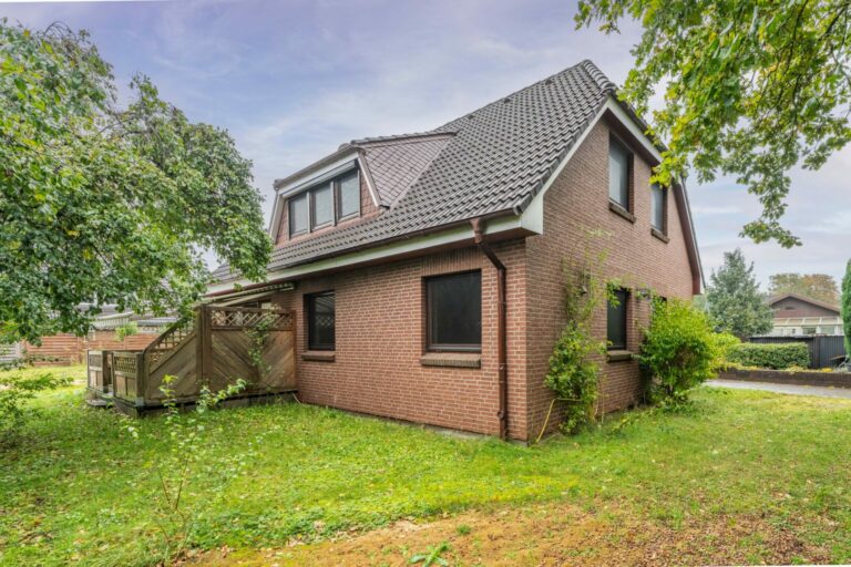 Blick vom Grundstück, Straßenseite