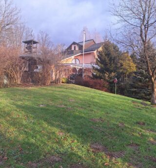 Garten mit Pavillion
