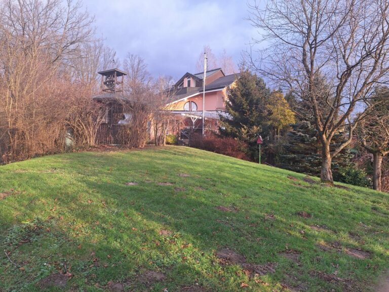 Garten mit Pavillion