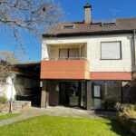 Garten Und Rückseite Vom Haus