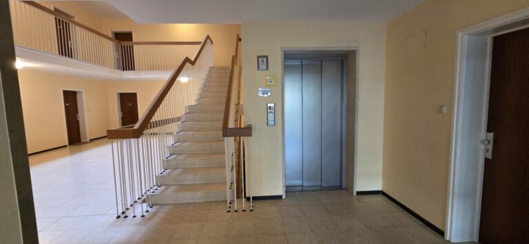Hauseingang Lift
