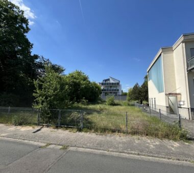 Grundstück Strassenansicht