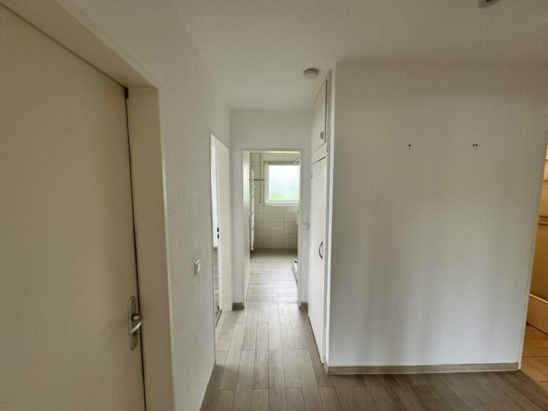 Flur Richtung Badezimmer