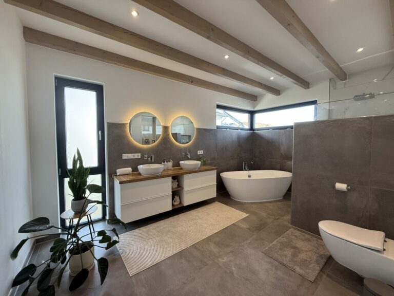 Großes exklusives Badezimmer OG