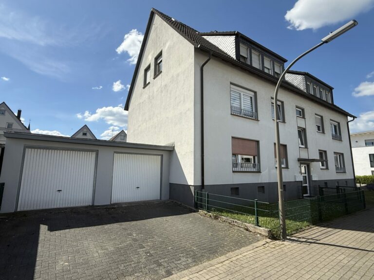 Hausansicht Garagen