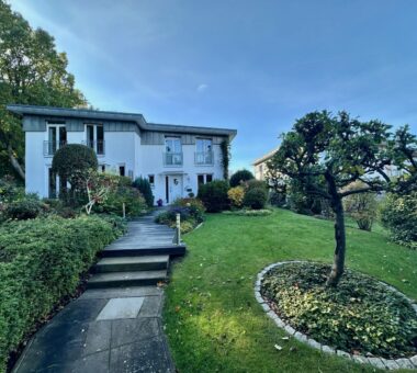 Modernes Wohnen Im Grünen Mit 2 Terrassen Und Großem Garten 7 Außenansicht