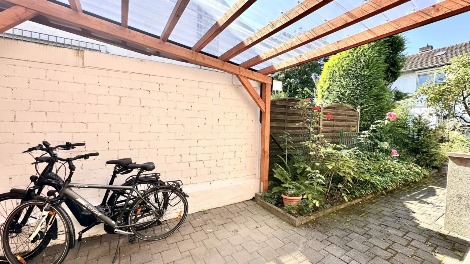 Carportseite Garten