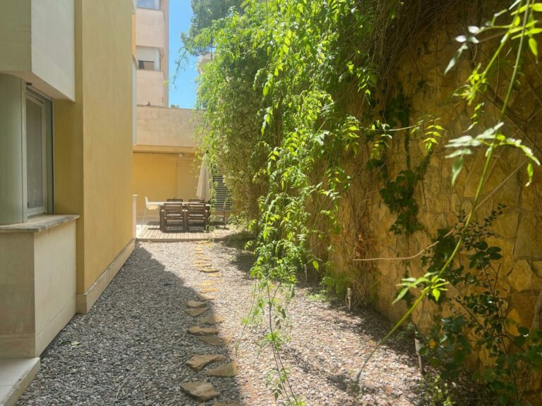Weg zu Terrasse