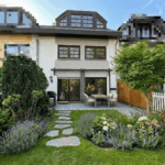 Hausansicht Hinten Und Garten - Beispiel Foto Fertig Renoviert