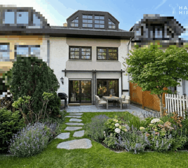 Hausansicht Hinten Und Garten - Beispiel Foto Fertig Renoviert