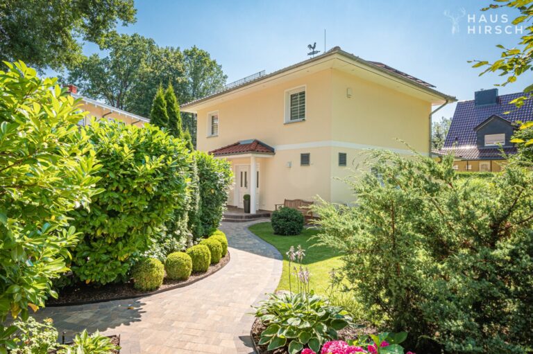 von der Straße zum Haus