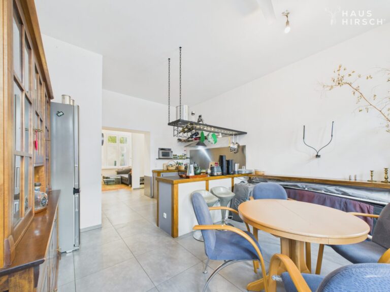 Blick zur Küche / Wohnzimmer