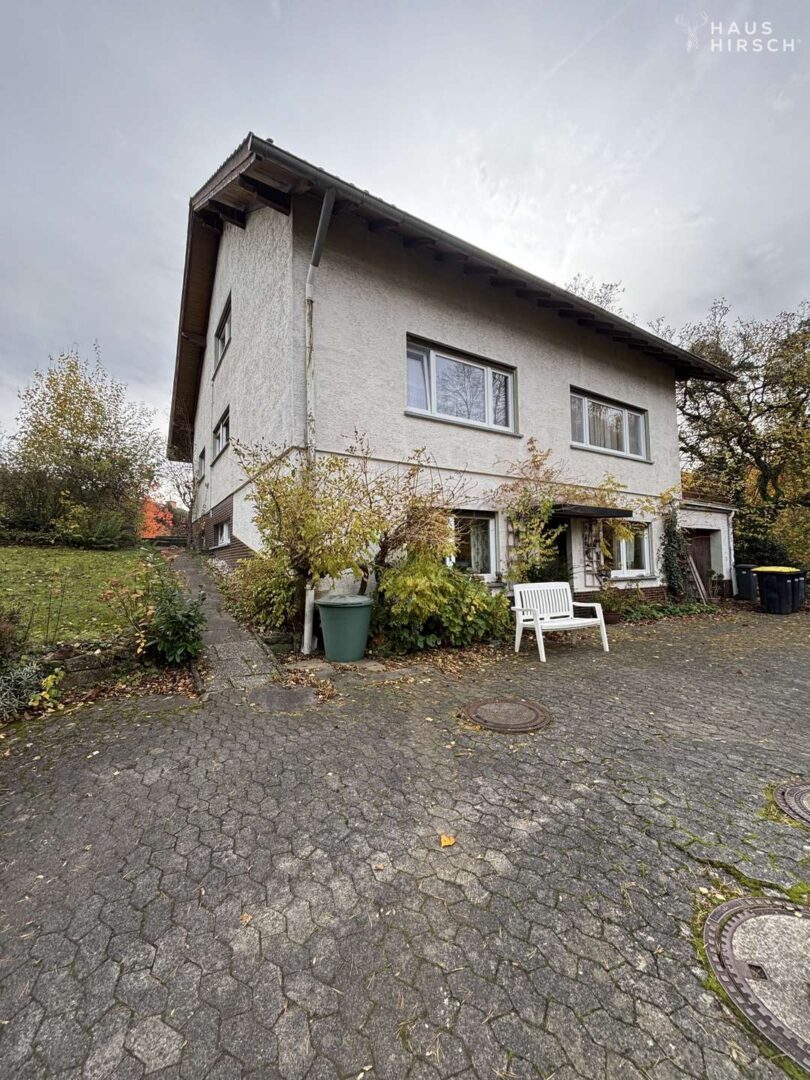 Hof und Vorderansicht