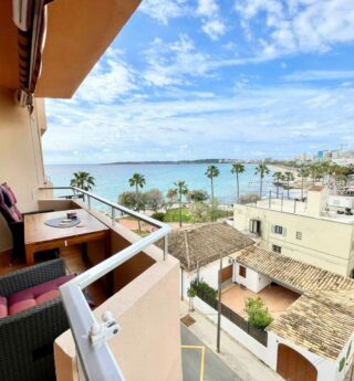 Balkon seitlicher Meerblick zur ruhgen Seitenstraße