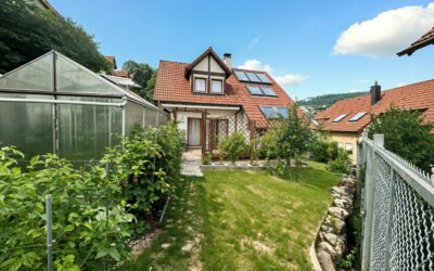 Haus Vom Garten Aus Mit Gaube