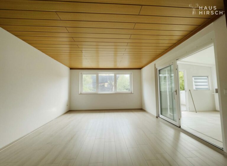 Wohnzimmer/ im Renovierungszustand