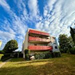 Außenansicht Mit Blick Auf Den Balkon