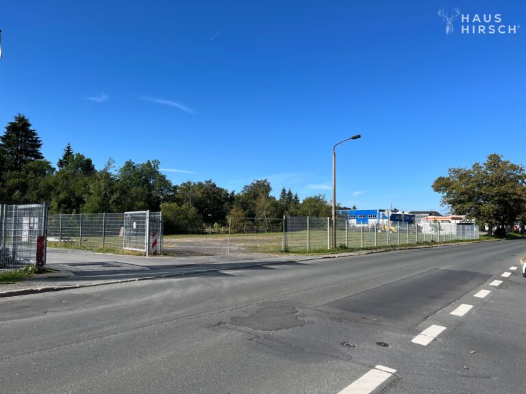 Straße vor dem Grundstück