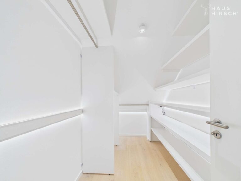 CAM03032G0-PR0085-STILL014