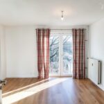 Heller Wohn- Und Schlafraum