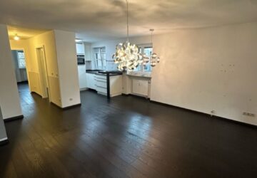 Blick z. Wohnzimmer und Küche