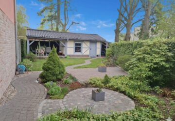 Garten mit Gartenlandhaus