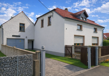 Hausansicht vorn (KI Staging)