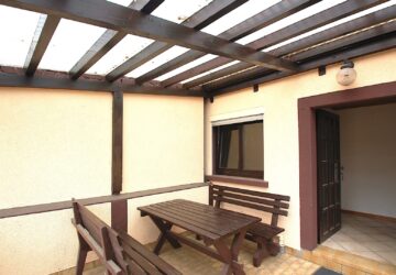 Eingangsbereich mit Balkon