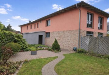 Garten und Hausansicht
