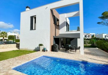 Pool mit neuer Umrandung