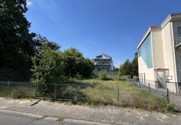Grundstück Strassenansicht
