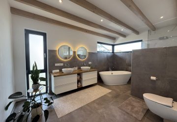 Großes exklusives Badezimmer OG