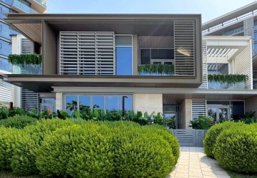 Townhouse from embankment_