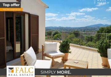 [COVER] Stadthaus Campanet Blick von Terrasse