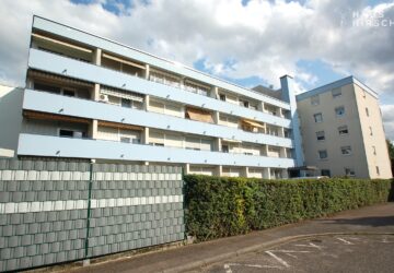 Eingangsseite und balkon