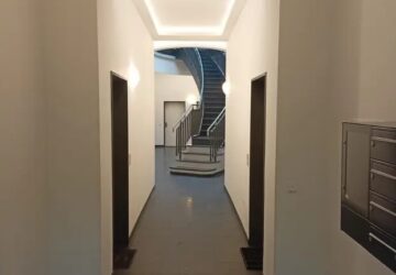 Blick vom Hauseingang in den Flur